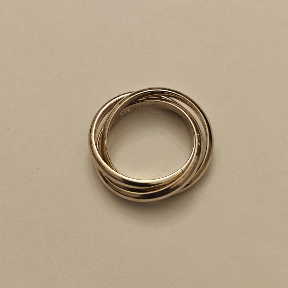 Elegant Silver Three Interlocking Band Rings - Picture 10 of 12